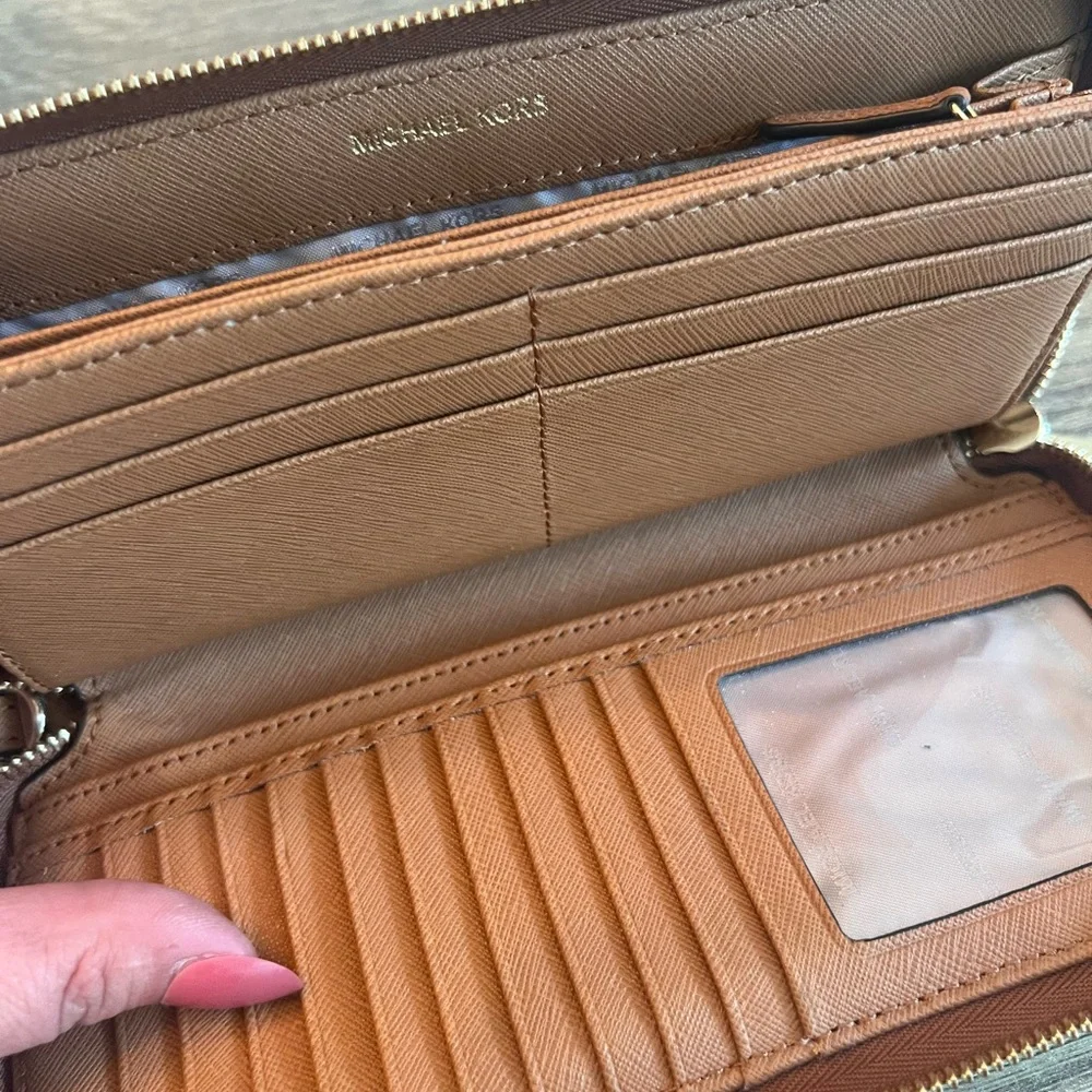 Michael Kors wallet - Picture 3 of 3